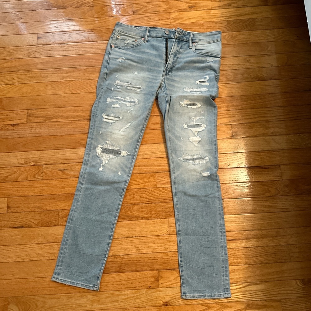 American Eagle Ripped Distressed Light Blue Jeans (33x32)
